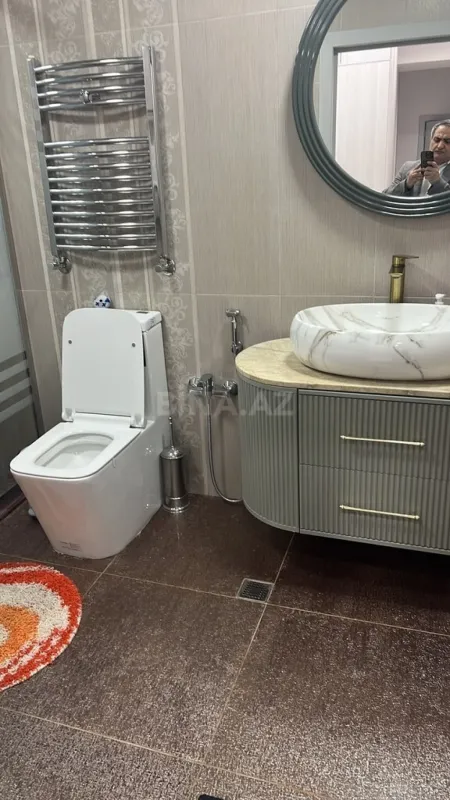 Kirayə verilir 2 otaqlı mənzil 104 m²