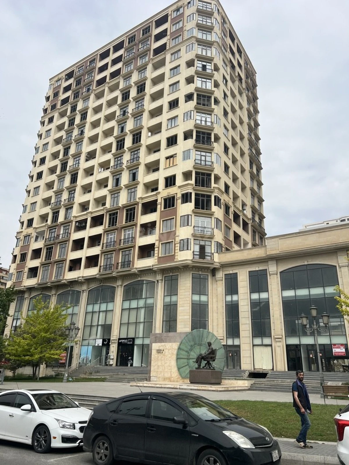 Kirayə verilir 2 otaqlı mənzil 104 m²