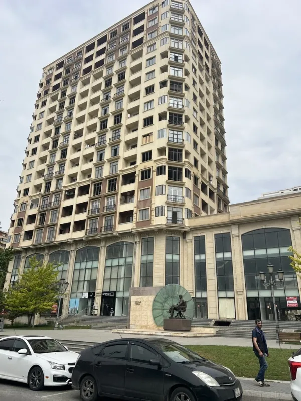 Kirayə verilir 2 otaqlı mənzil 104 m²