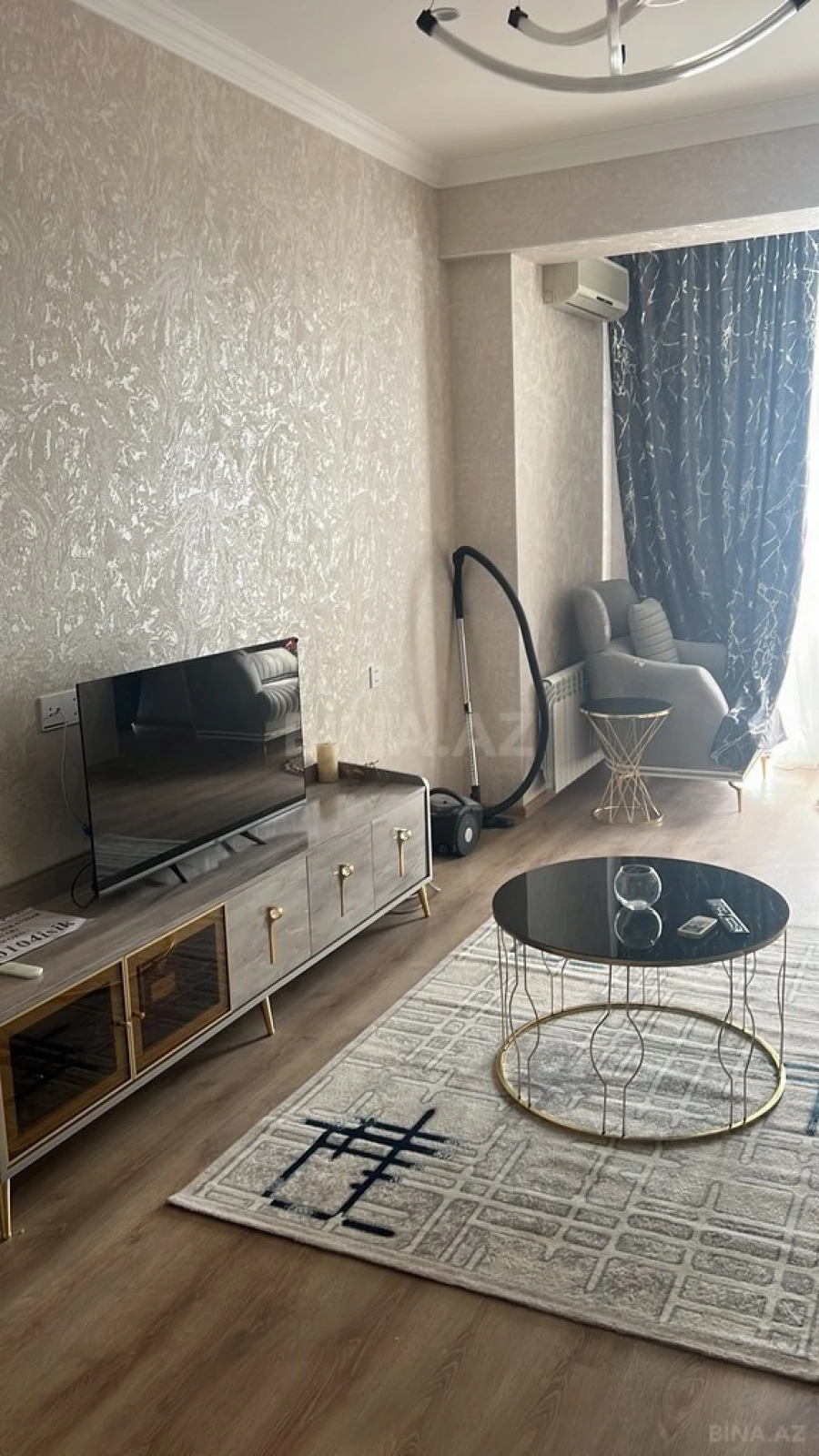 Kirayə verilir 2 otaqlı mənzil 104 m²