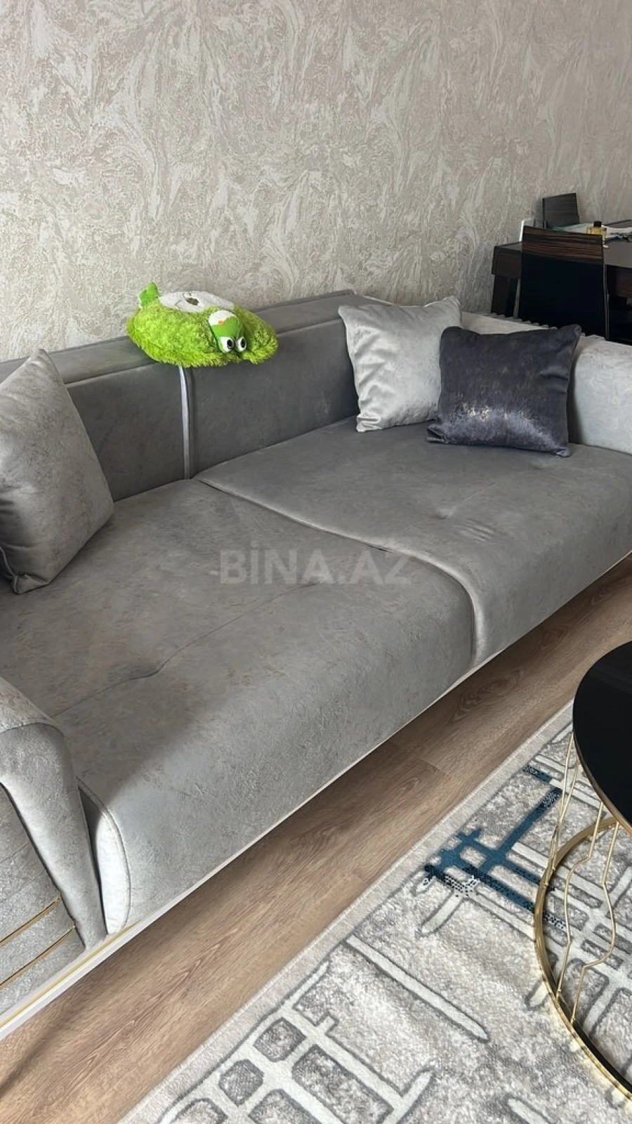 Kirayə verilir 2 otaqlı mənzil 104 m²