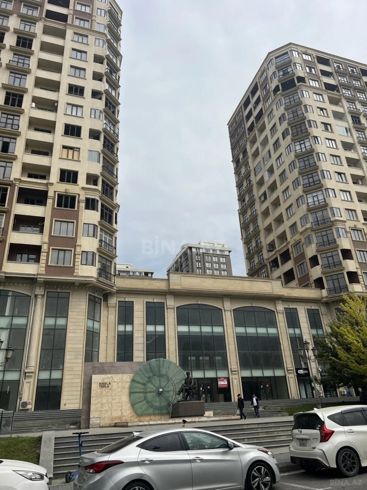 Kirayə verilir 2 otaqlı mənzil 104 m²