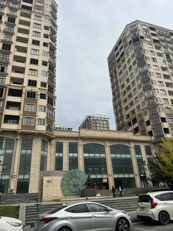 Kirayə verilir 2 otaqlı mənzil 104 m²