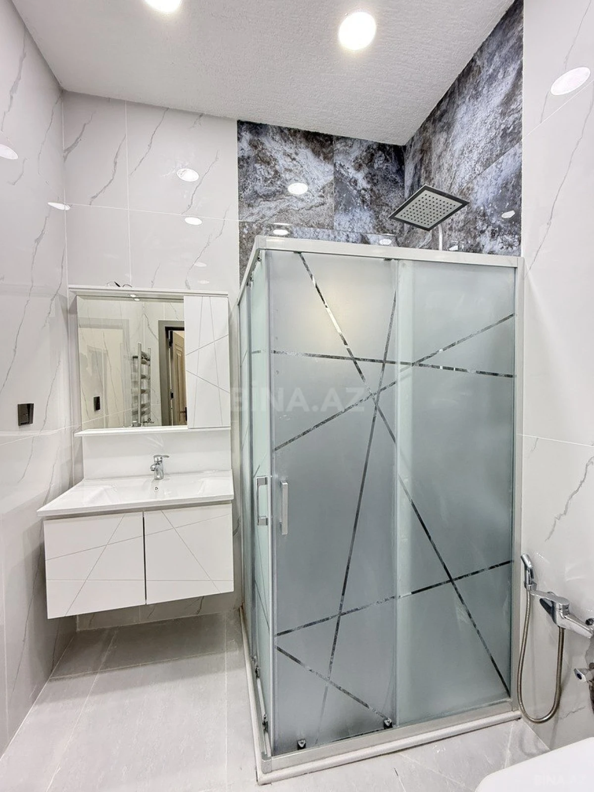 Satılır 4 otaqlı həyət evi 135 m²