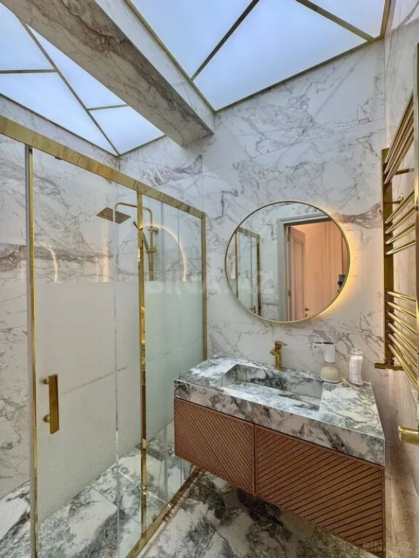 Satılır 3 otaqlı mənzil 124 m²