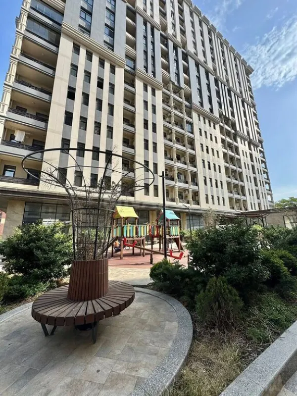 Satılır 3 otaqlı mənzil 124 m²