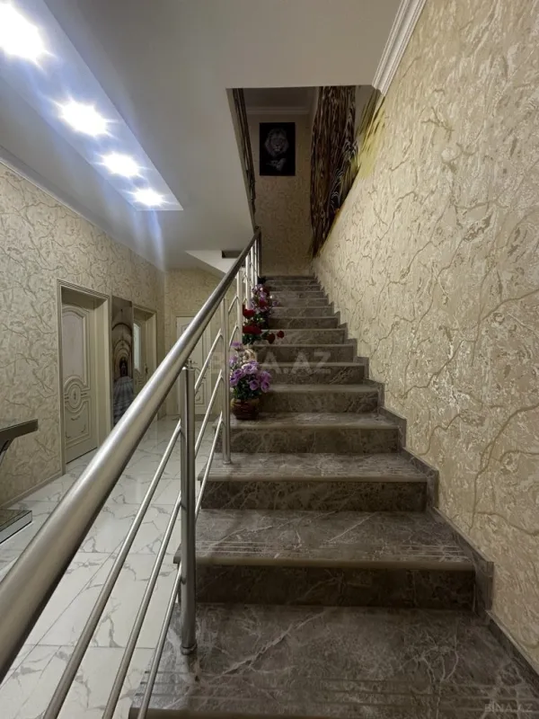Satılır 4 otaqlı həyət evi 200 m²