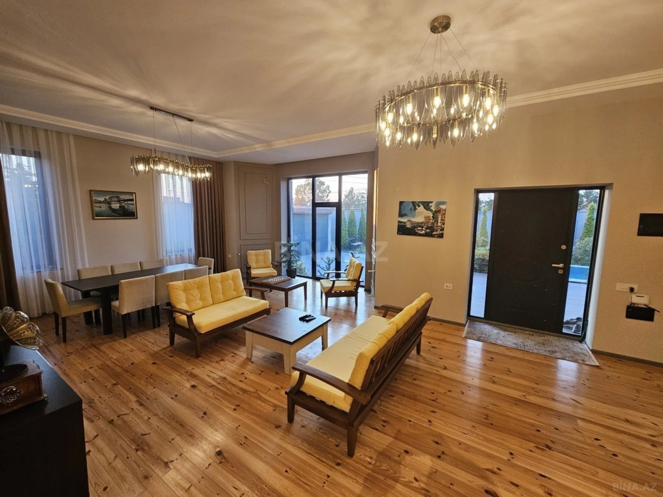 Satılır 7 otaqlı həyət evi 350 m²