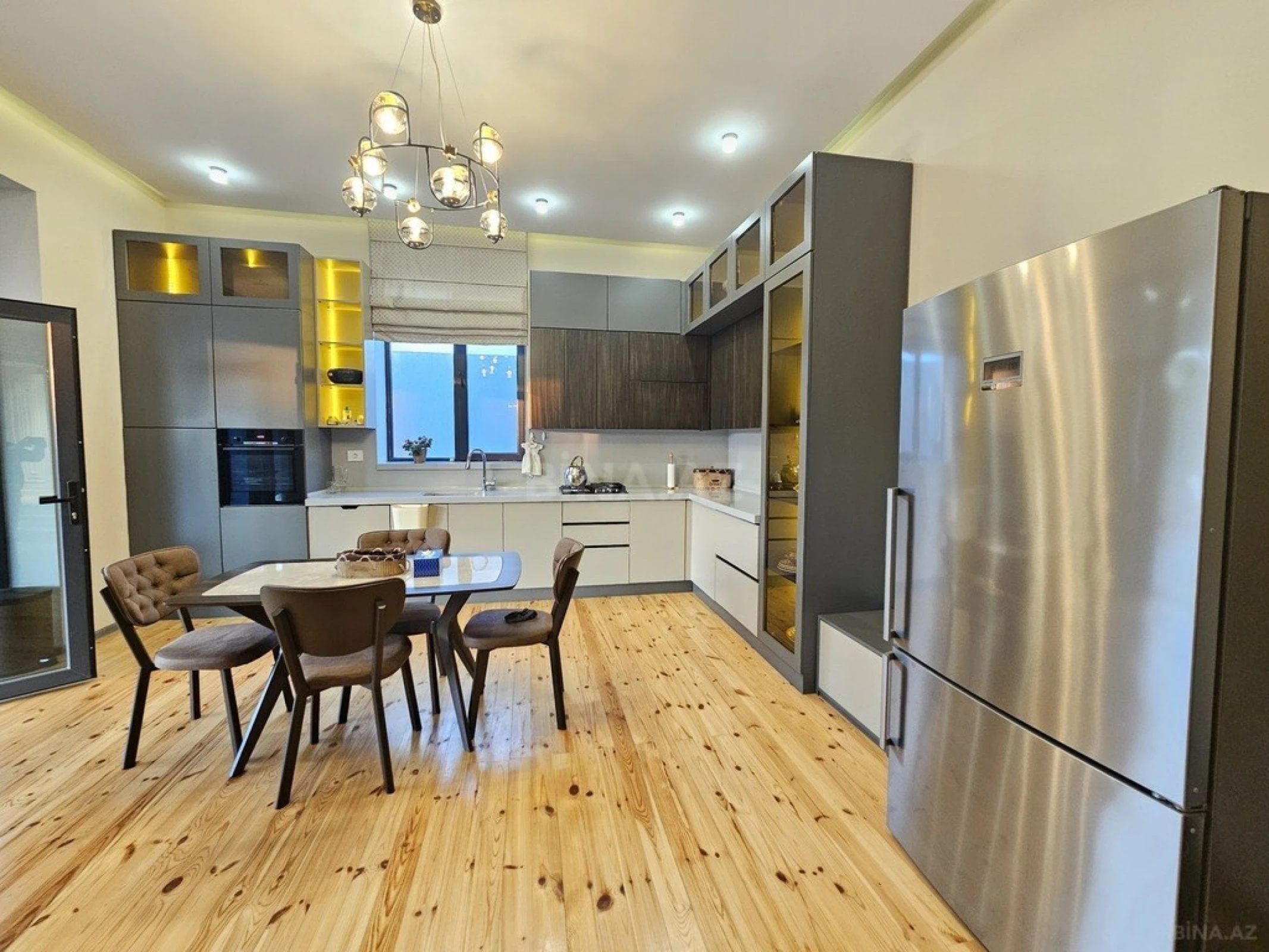 Satılır 7 otaqlı həyət evi 350 m²