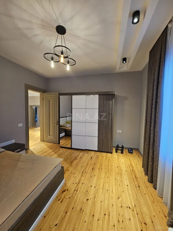 Satılır 7 otaqlı həyət evi 350 m²