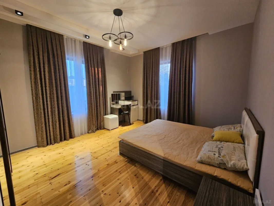 Satılır 7 otaqlı həyət evi 350 m²