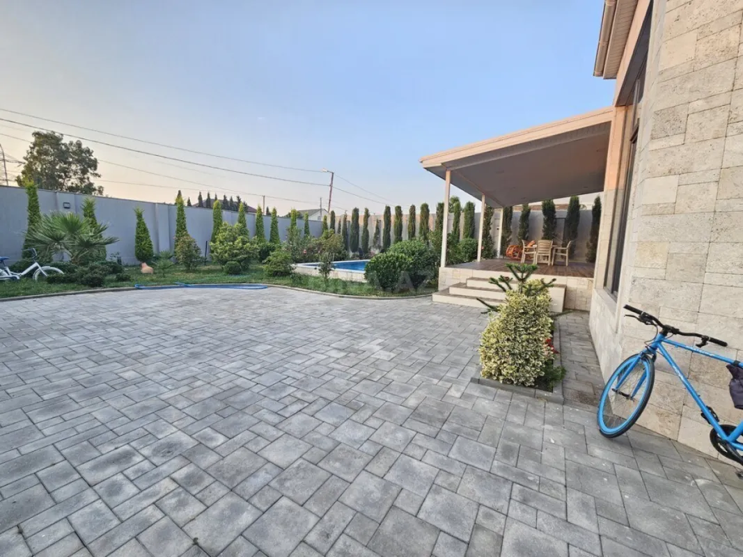 Satılır 7 otaqlı həyət evi 350 m²