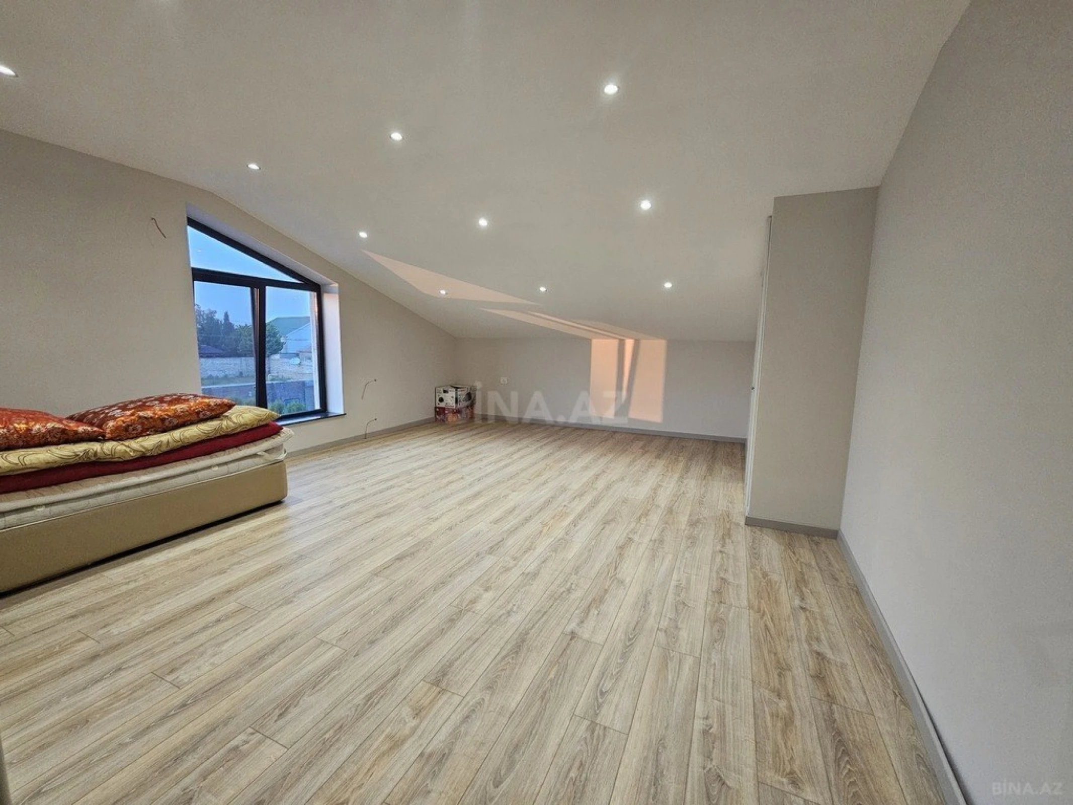 Satılır 7 otaqlı həyət evi 350 m²