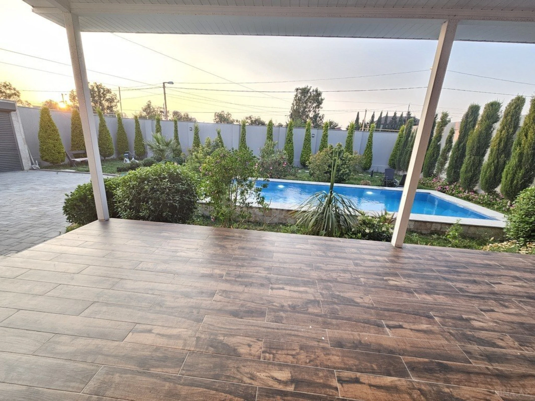 Satılır 7 otaqlı həyət evi 350 m²