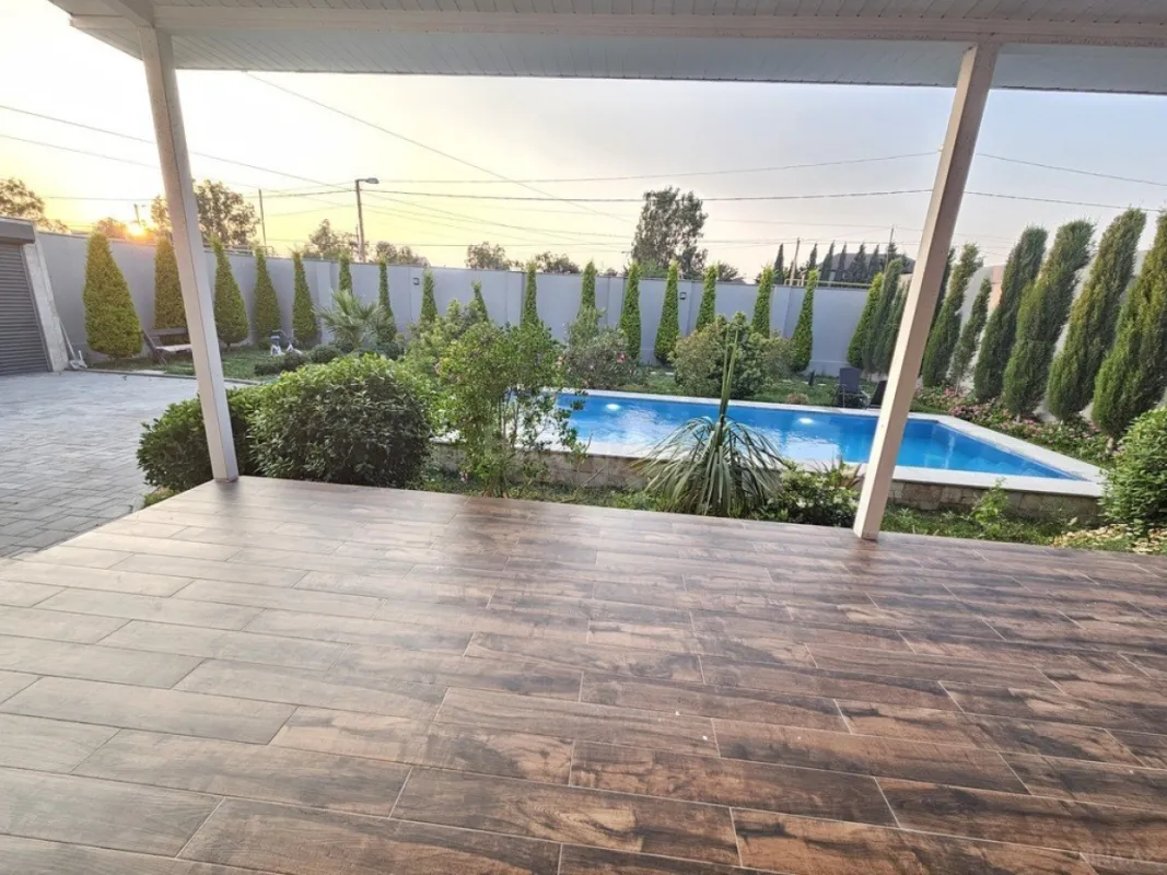 Satılır 7 otaqlı həyət evi 350 m²