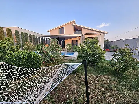 Satılır 7 otaqlı həyət evi 350 m²
