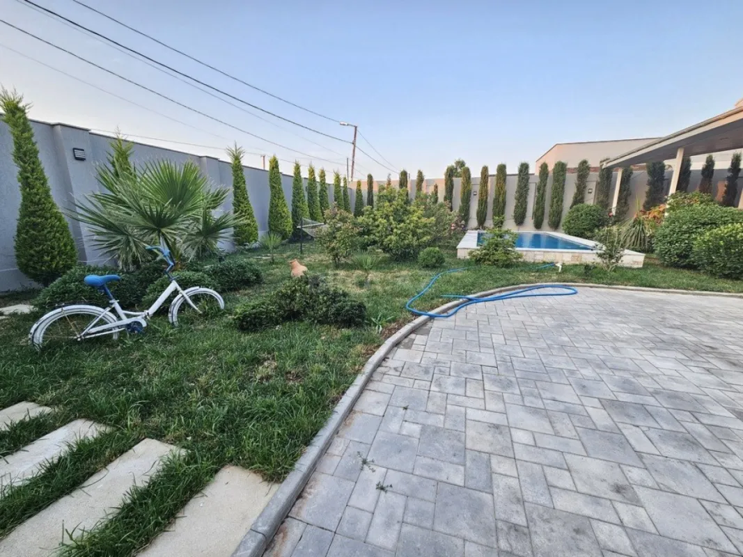 Satılır 7 otaqlı həyət evi 350 m²