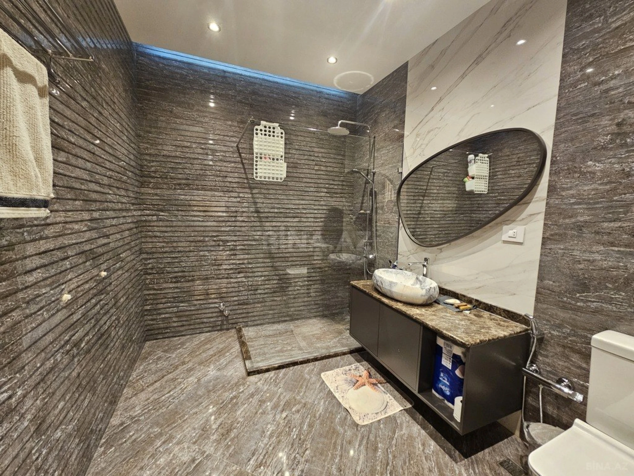 Satılır 7 otaqlı həyət evi 350 m²