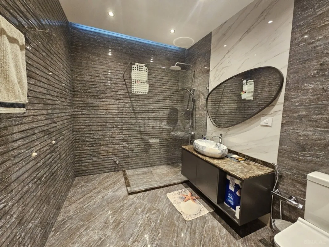 Satılır 7 otaqlı həyət evi 350 m²