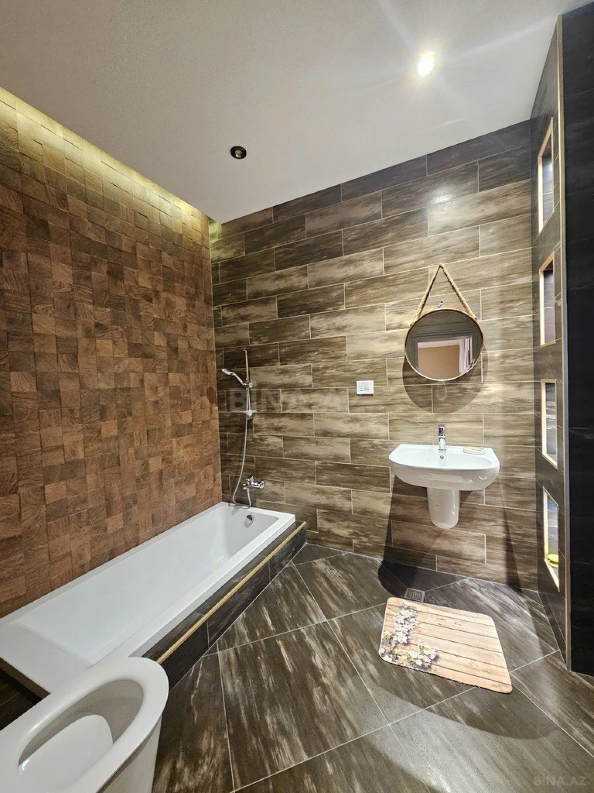 Satılır 7 otaqlı həyət evi 350 m²