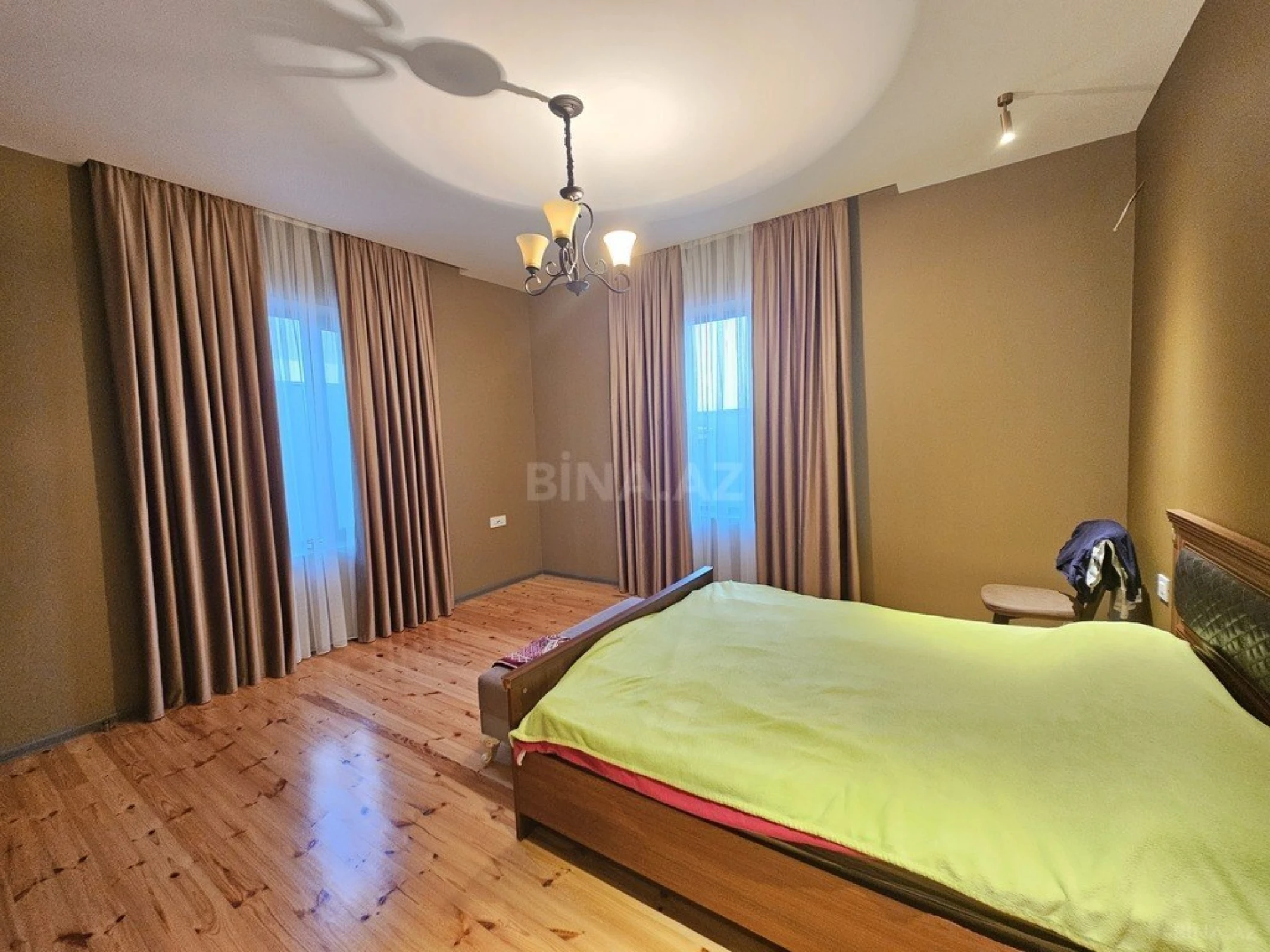 Satılır 7 otaqlı həyət evi 350 m²