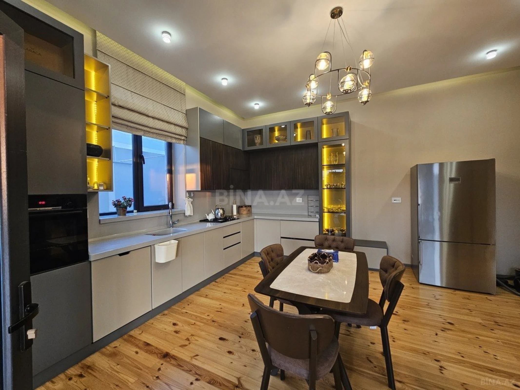 Satılır 7 otaqlı həyət evi 350 m²