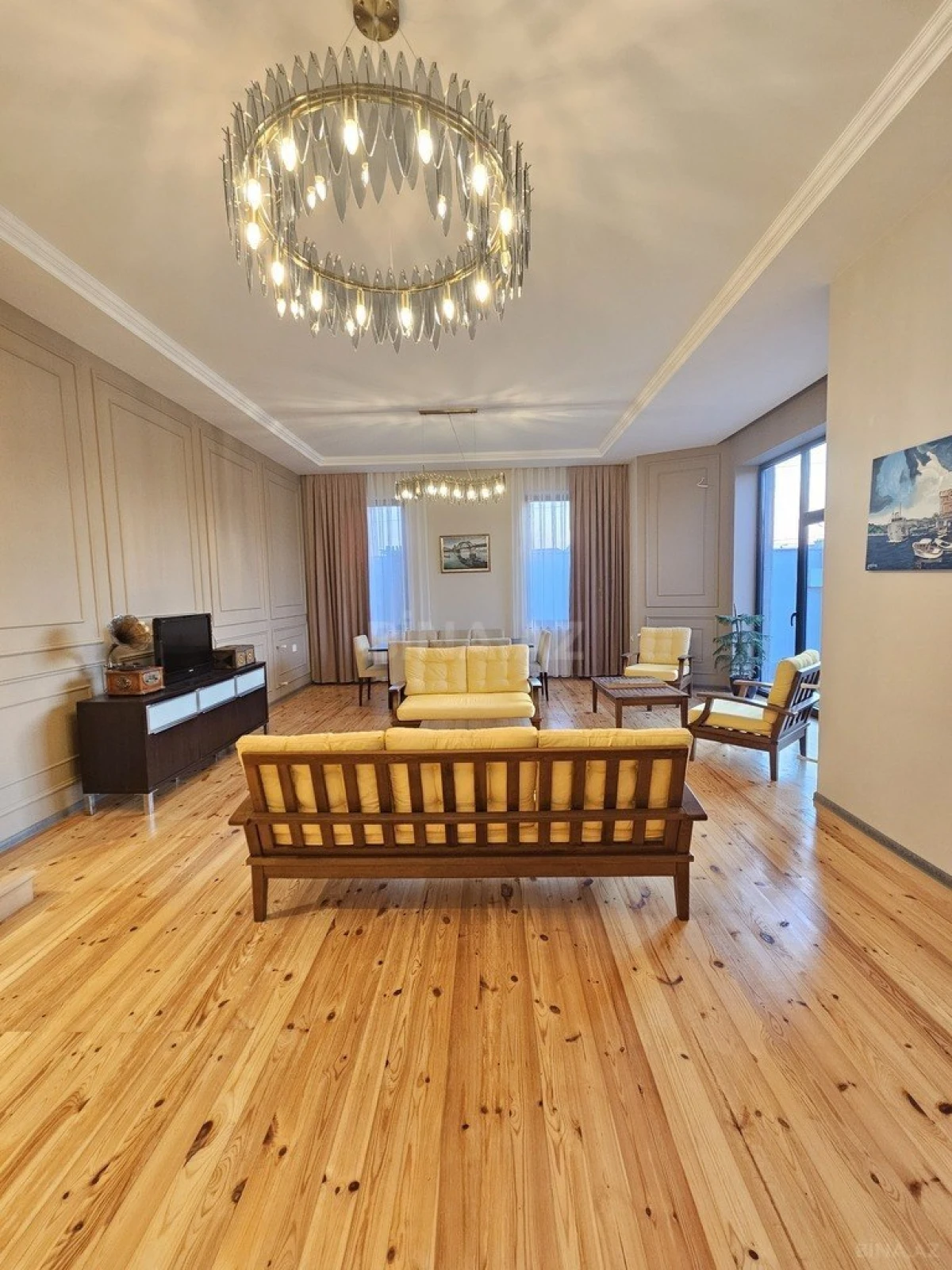 Satılır 7 otaqlı həyət evi 350 m²
