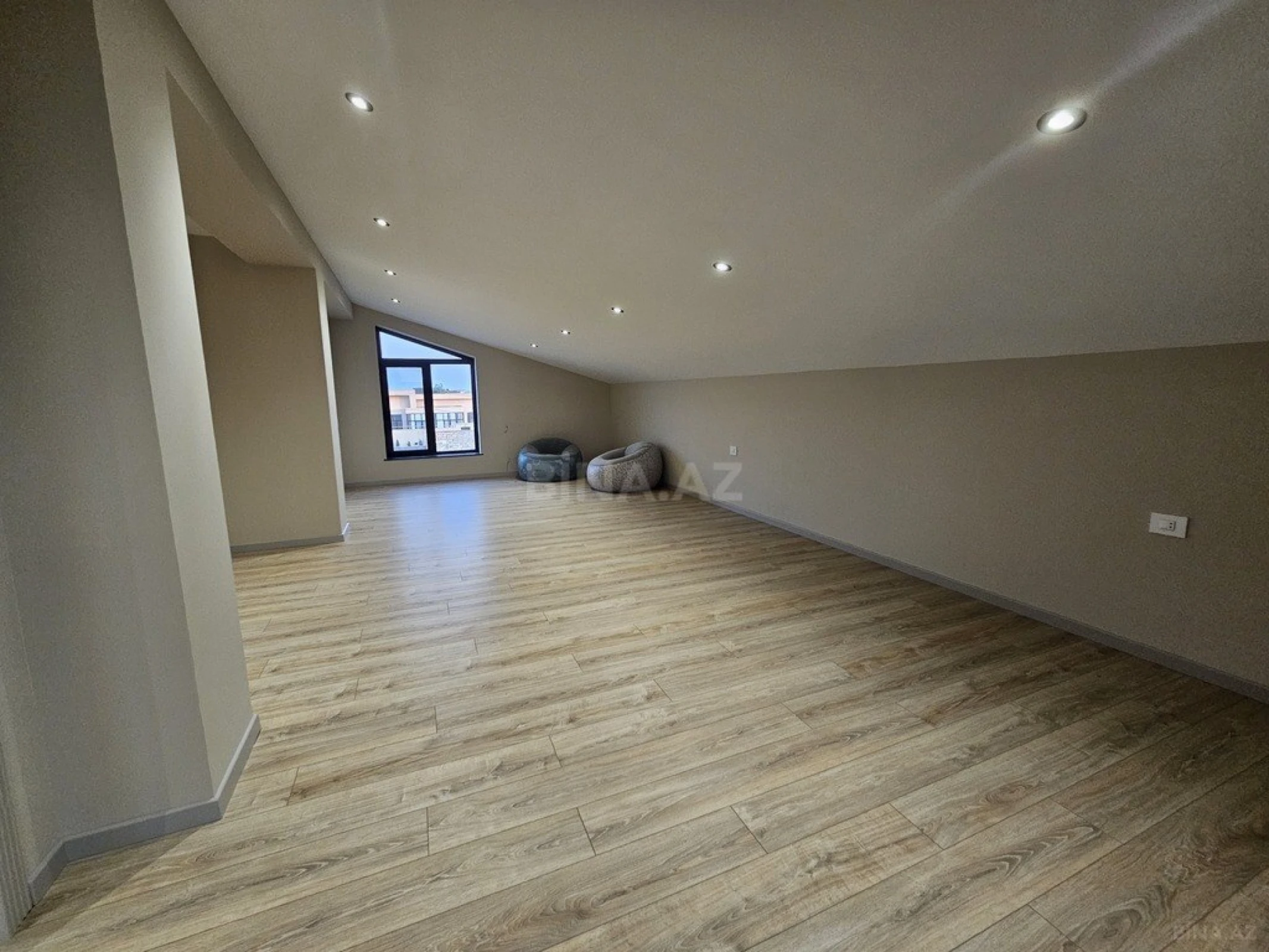 Satılır 7 otaqlı həyət evi 350 m²