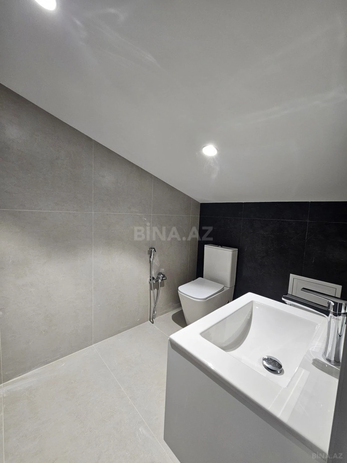 Satılır 7 otaqlı həyət evi 350 m²