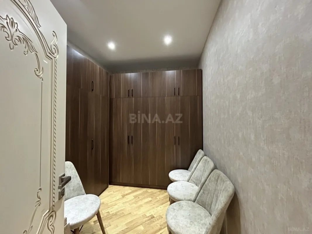 Satılır 4 otaqlı mənzil 140 m²