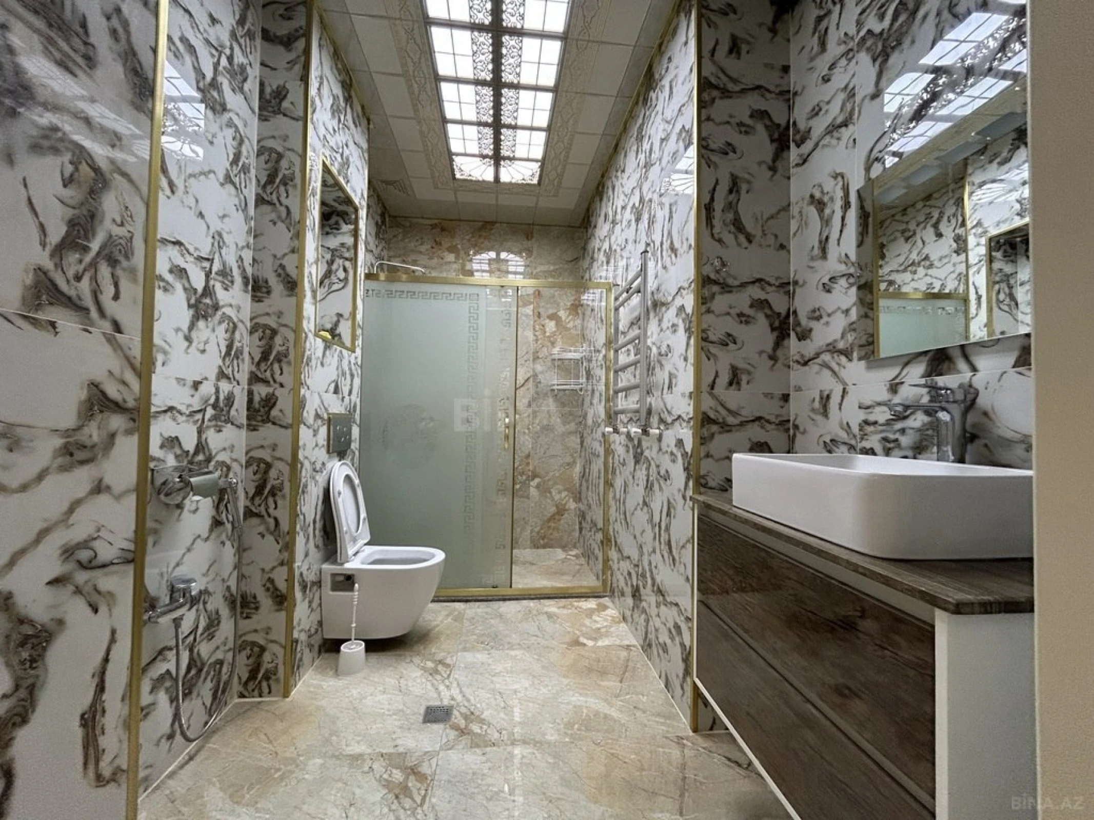 Satılır 4 otaqlı mənzil 140 m²