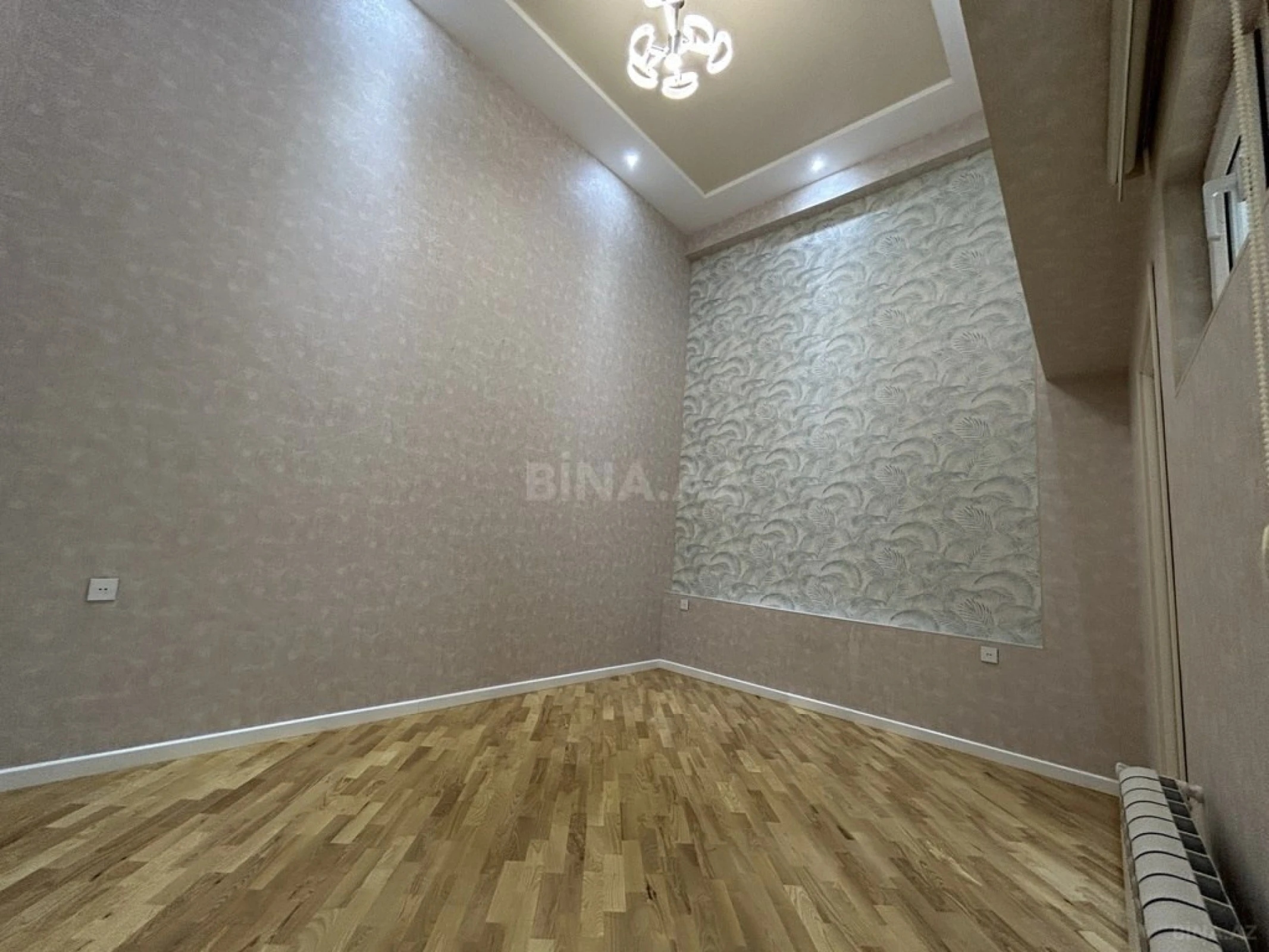 Satılır 4 otaqlı mənzil 140 m²