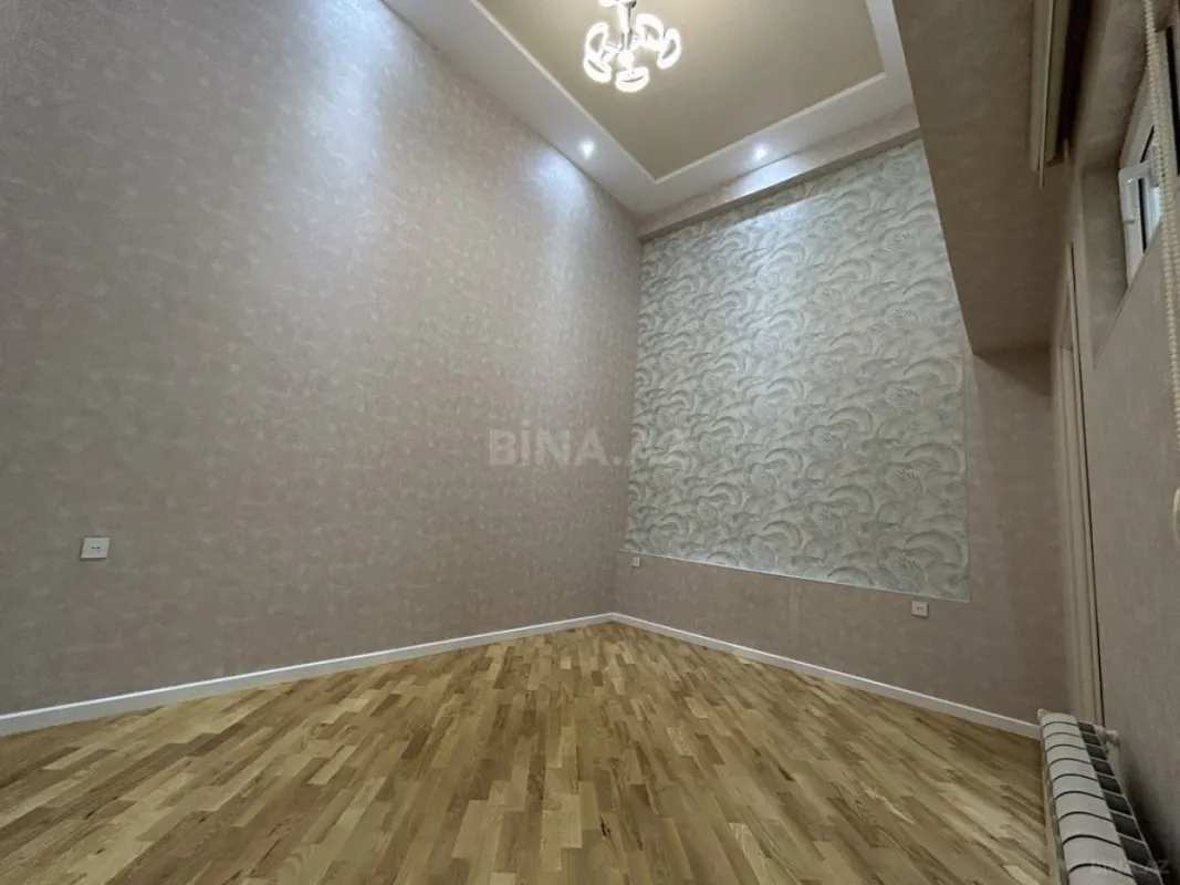 Satılır 4 otaqlı mənzil 140 m²