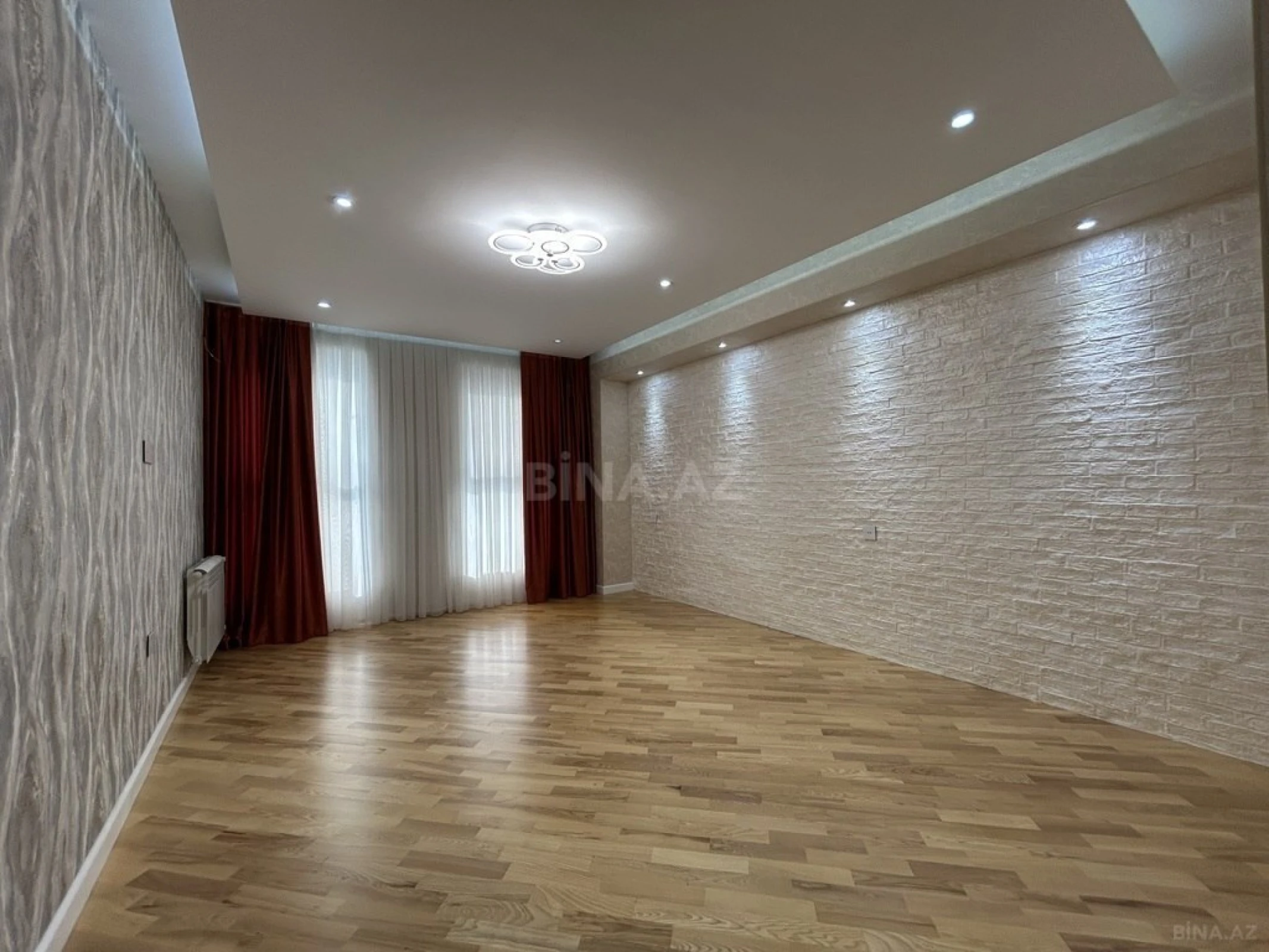 Satılır 4 otaqlı mənzil 140 m²