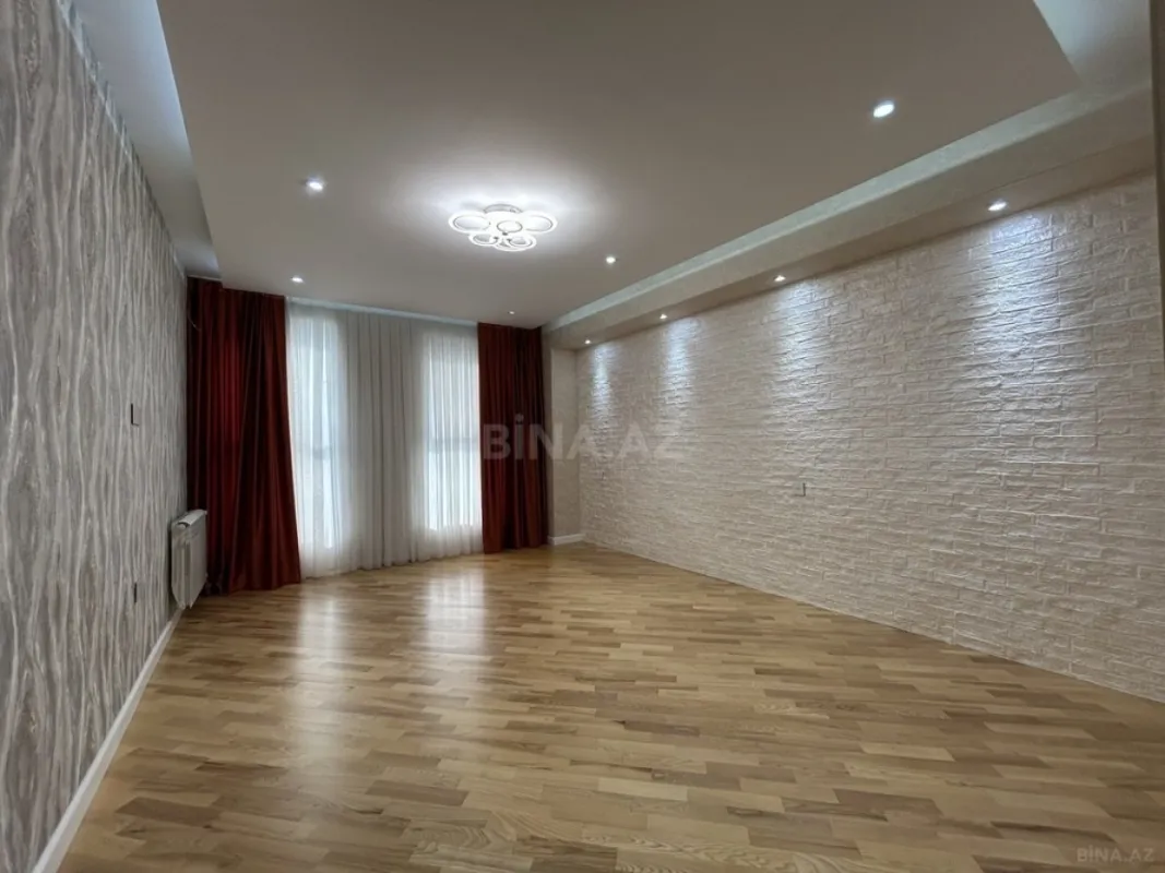 Satılır 4 otaqlı mənzil 140 m²