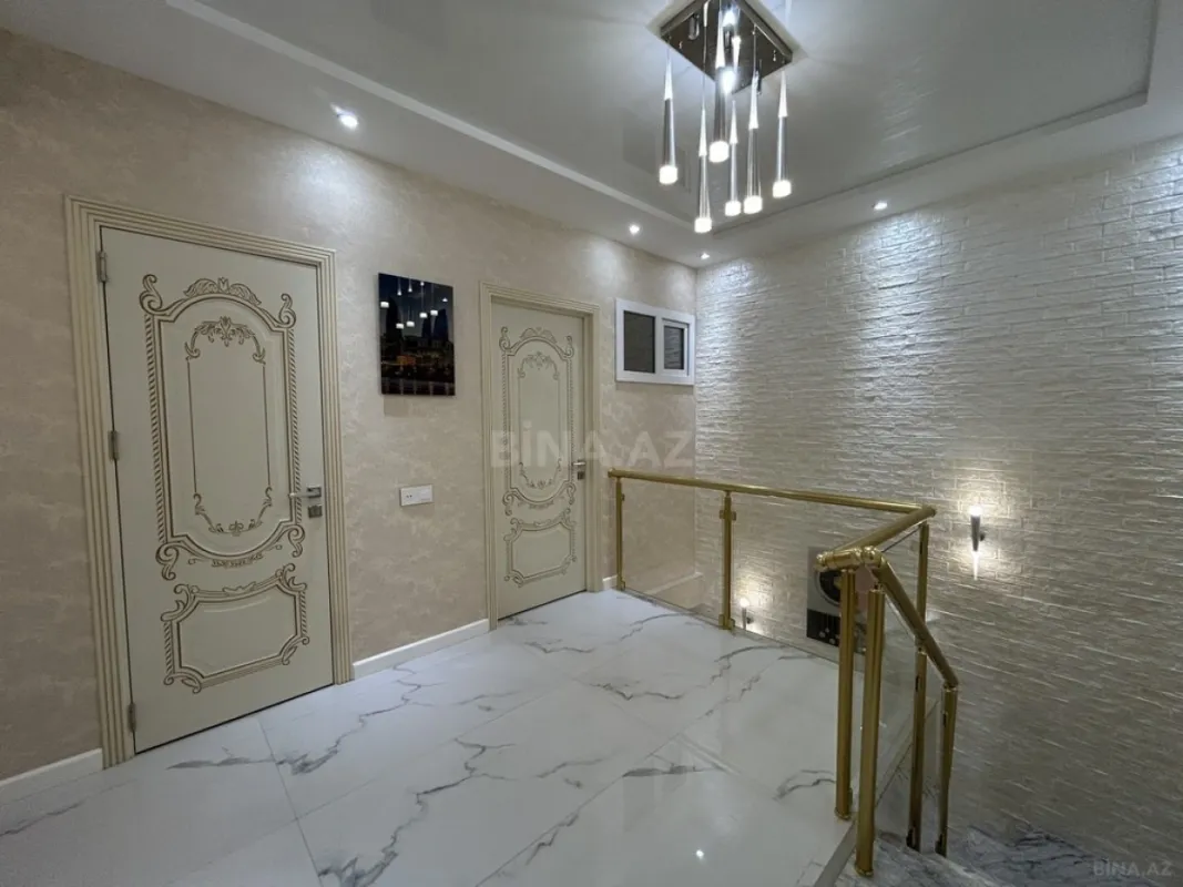 Satılır 4 otaqlı mənzil 140 m²