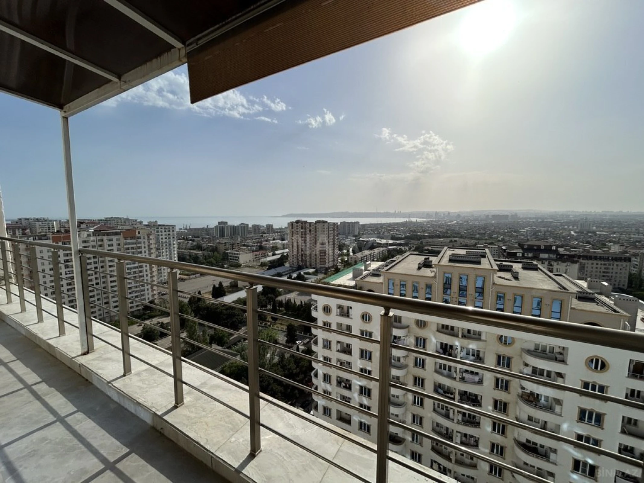 Satılır 4 otaqlı mənzil 140 m²
