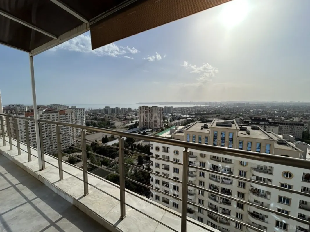 Satılır 4 otaqlı mənzil 140 m²