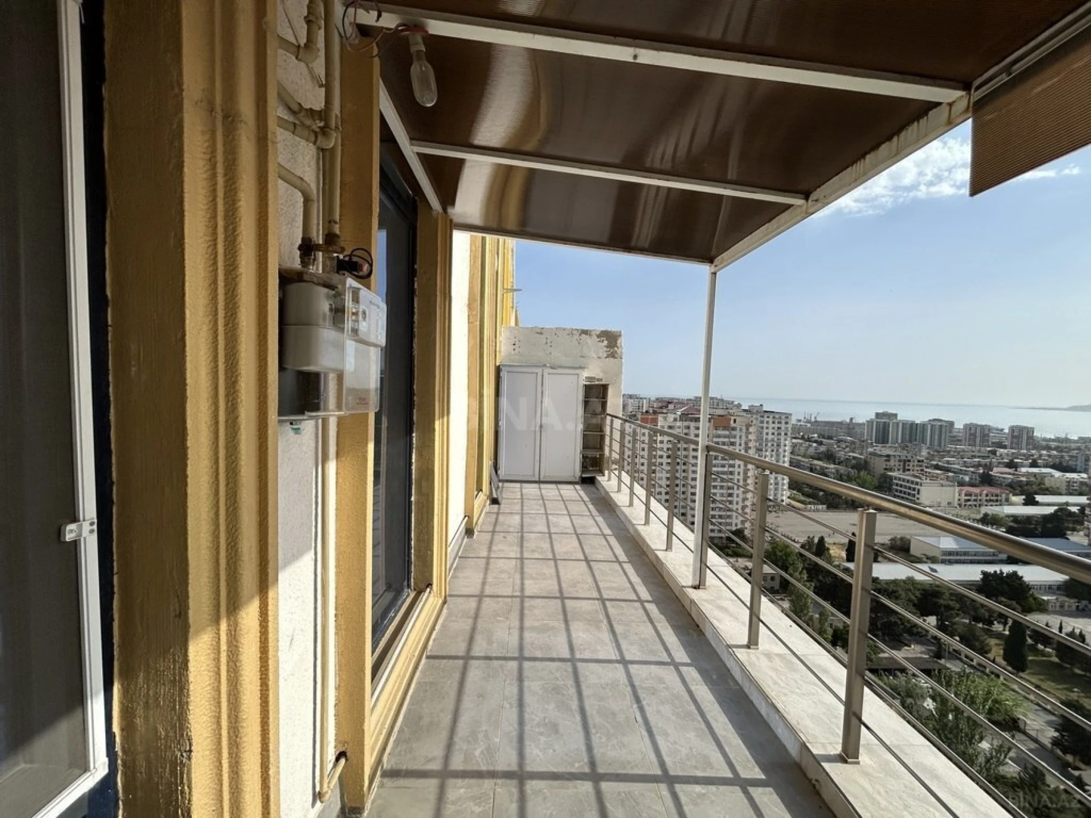 Satılır 4 otaqlı mənzil 140 m²