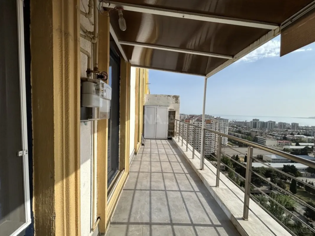 Satılır 4 otaqlı mənzil 140 m²
