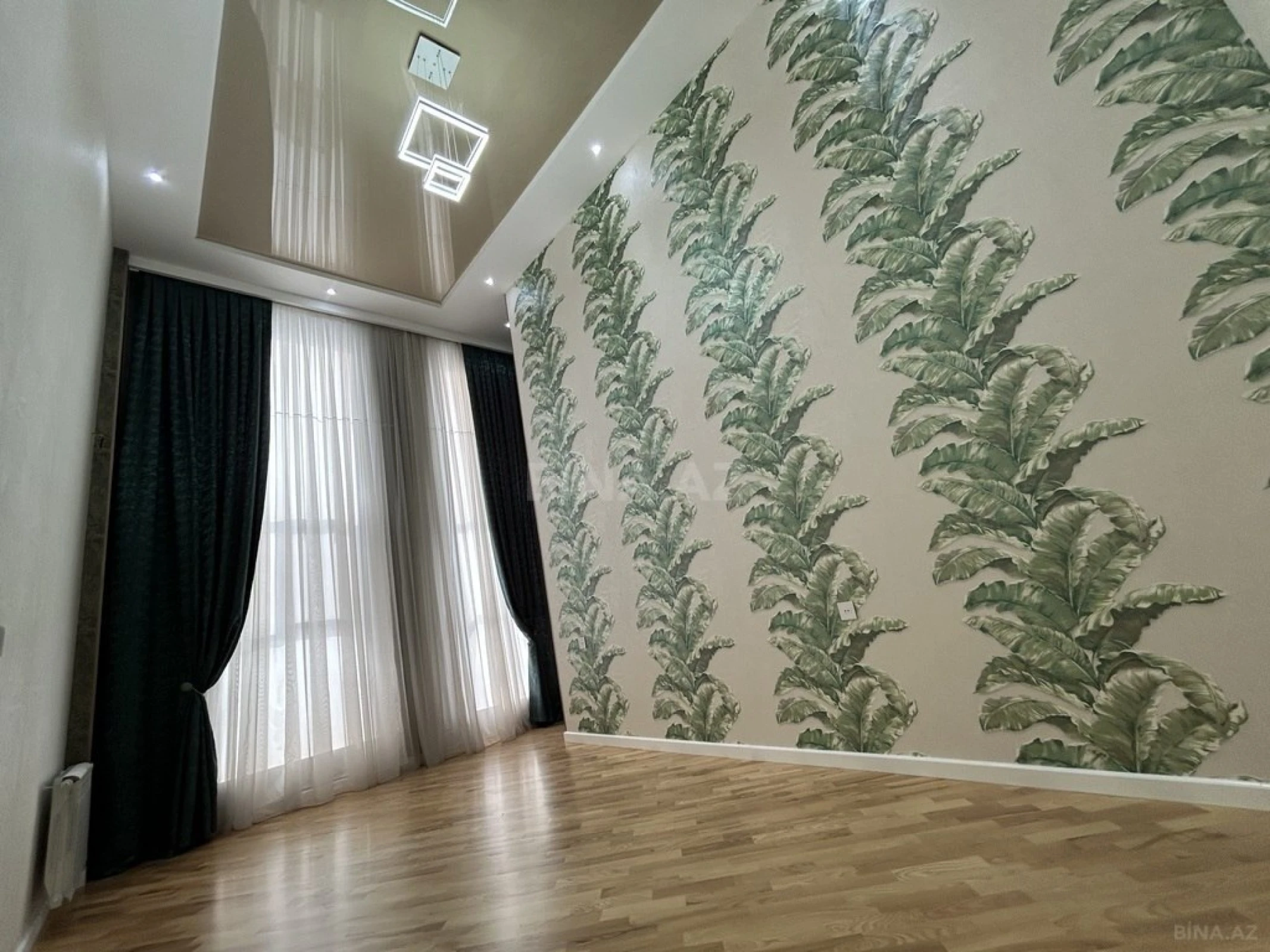 Satılır 4 otaqlı mənzil 140 m²