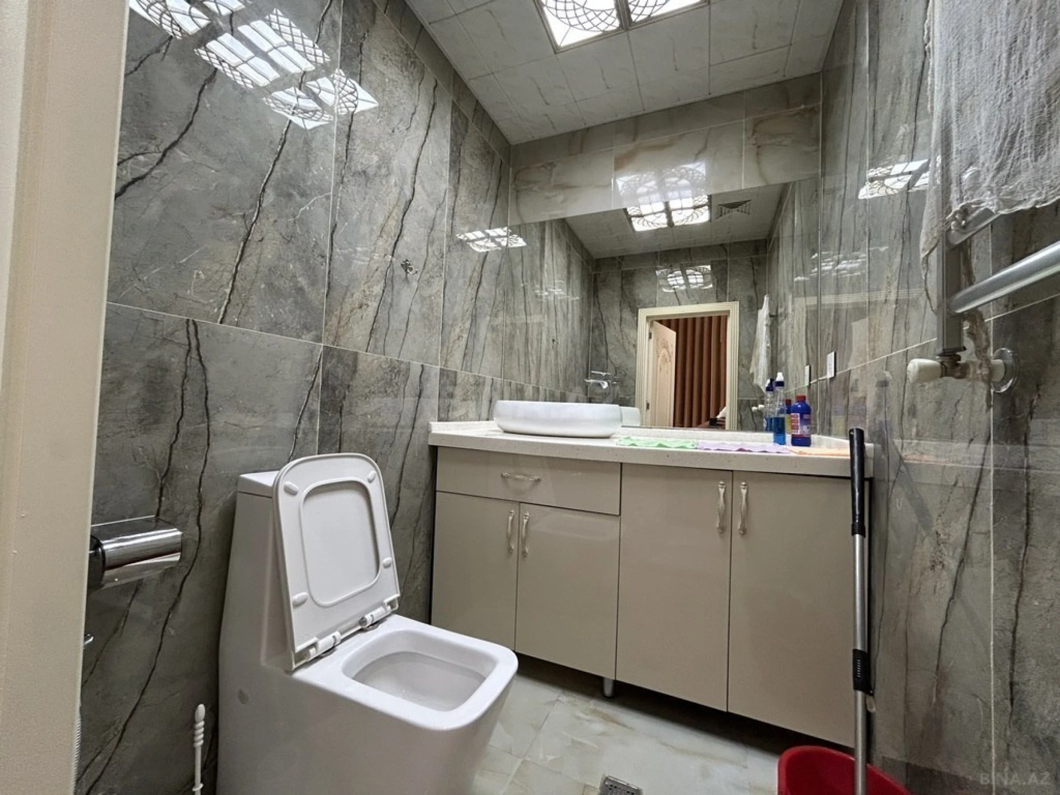 Satılır 4 otaqlı mənzil 140 m²