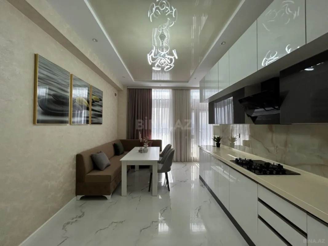Satılır 4 otaqlı mənzil 140 m²