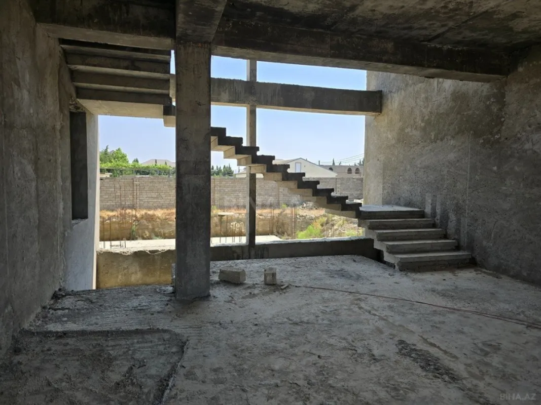 Satılır 8 otaqlı həyət evi 1100 m²