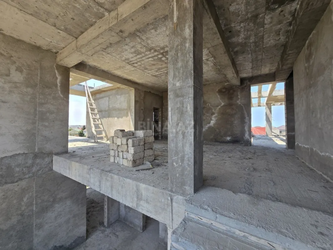 Satılır 8 otaqlı həyət evi 1100 m²