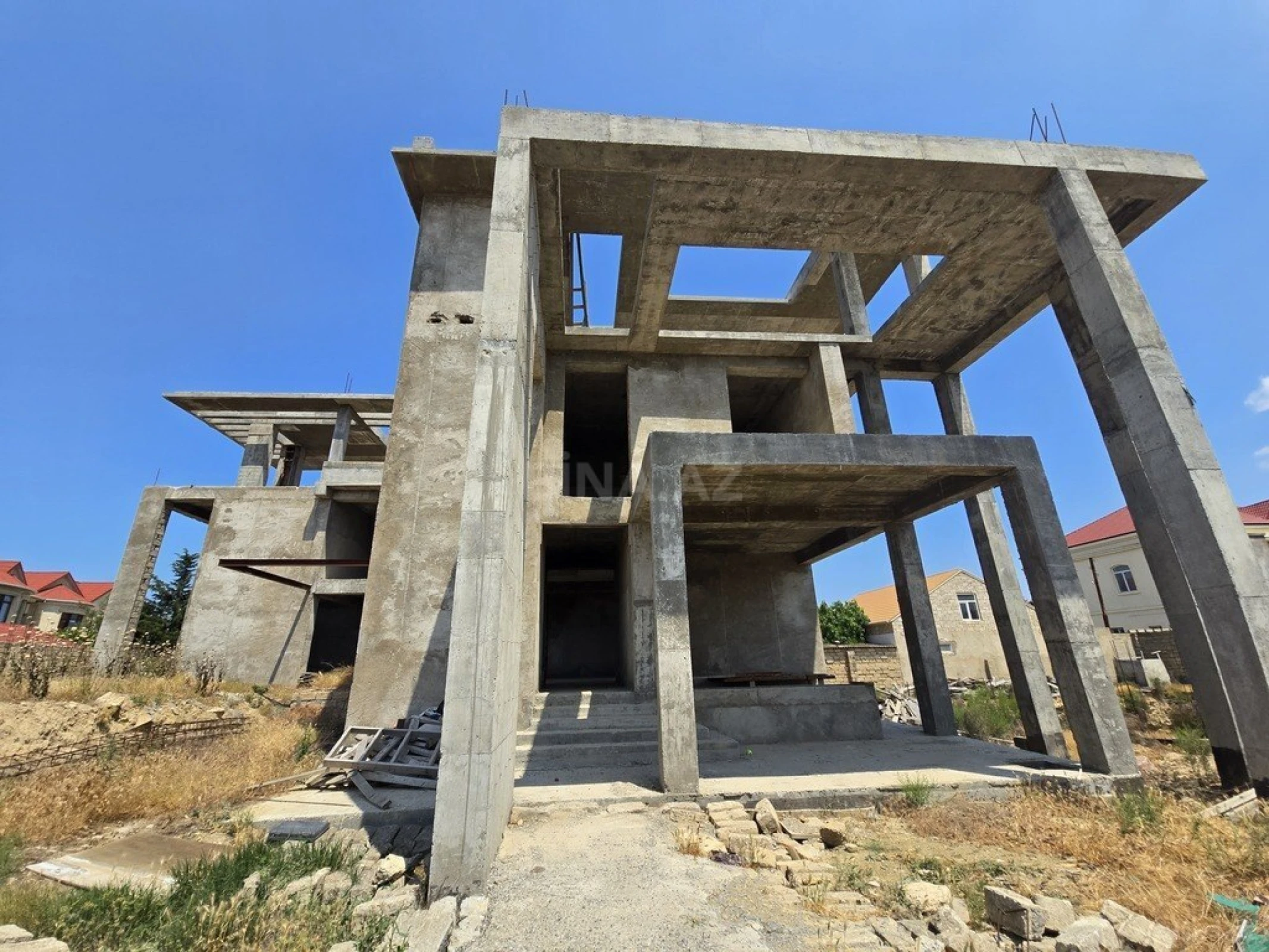 Satılır 8 otaqlı həyət evi 1100 m²