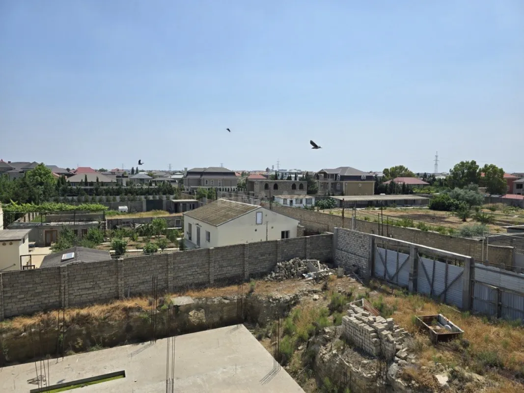 Satılır 8 otaqlı həyət evi 1100 m²