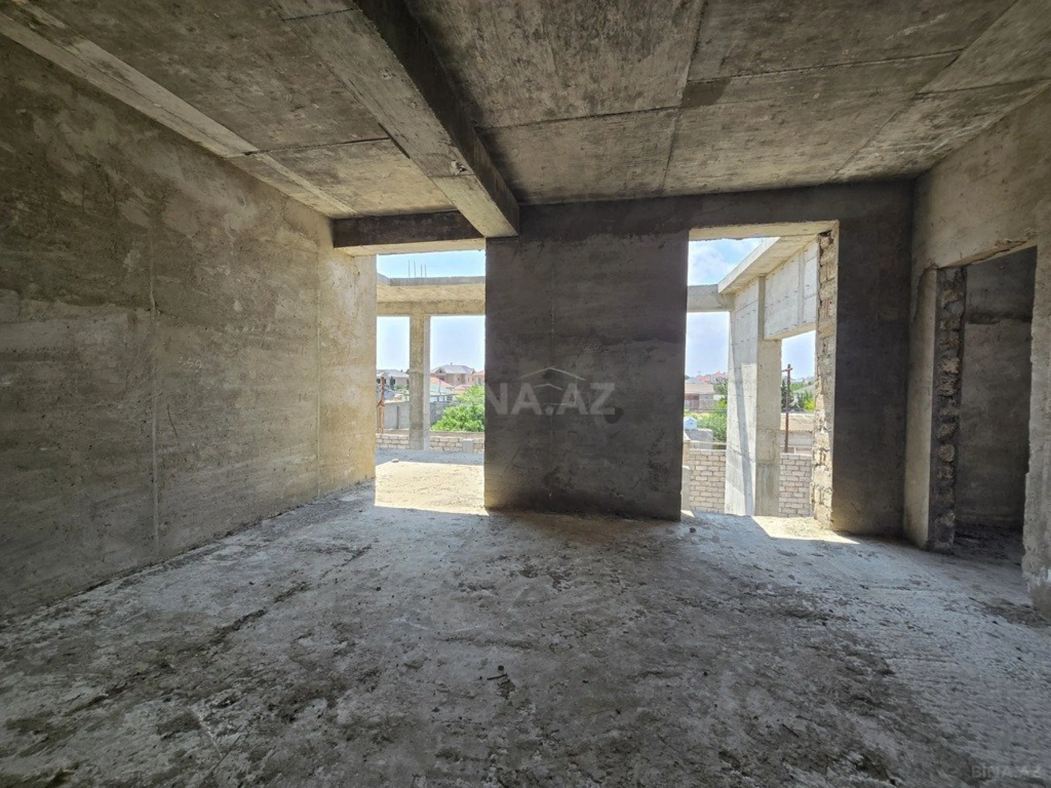 Satılır 8 otaqlı həyət evi 1100 m²