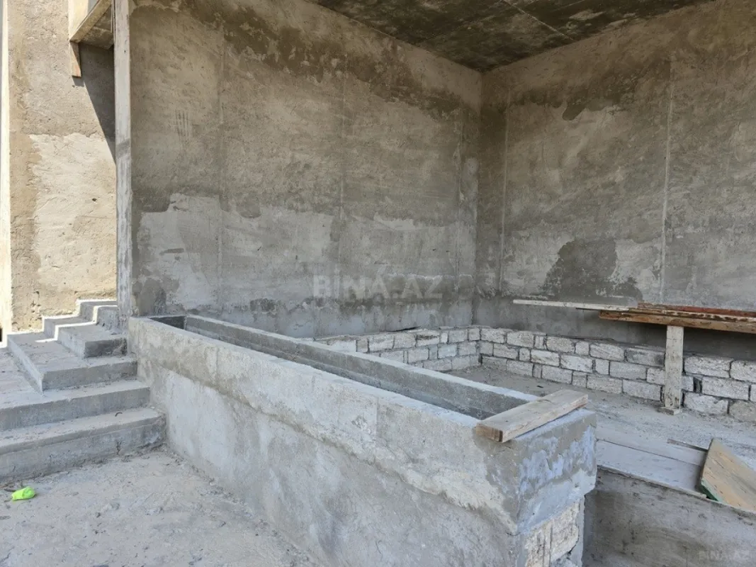 Satılır 8 otaqlı həyət evi 1100 m²