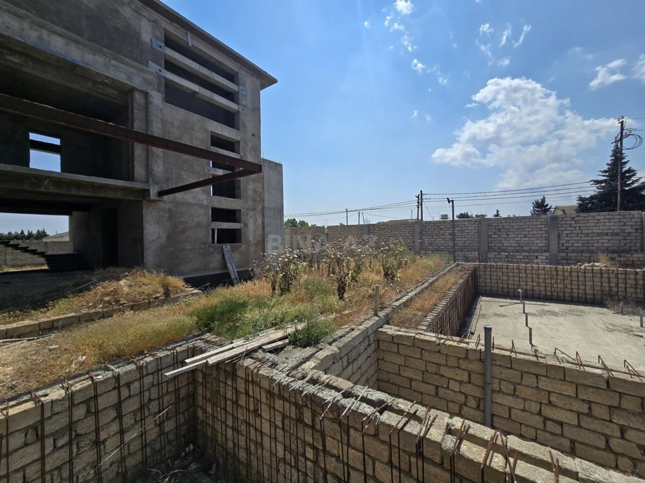 Satılır 8 otaqlı həyət evi 1100 m²